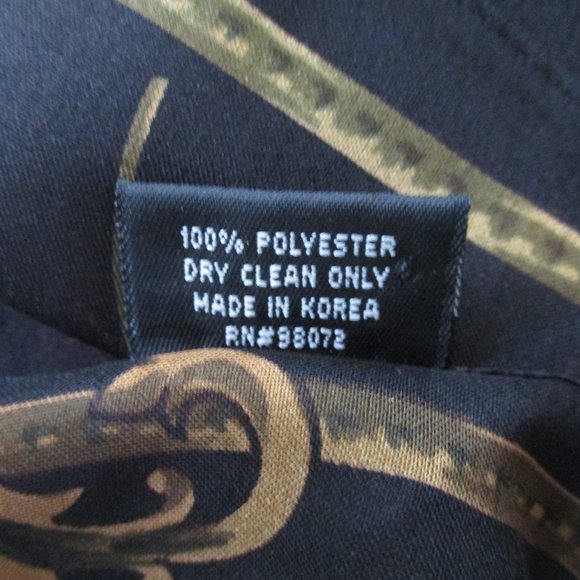 Semi sheer fall leaves & berries scarf - Picture 5 of 9